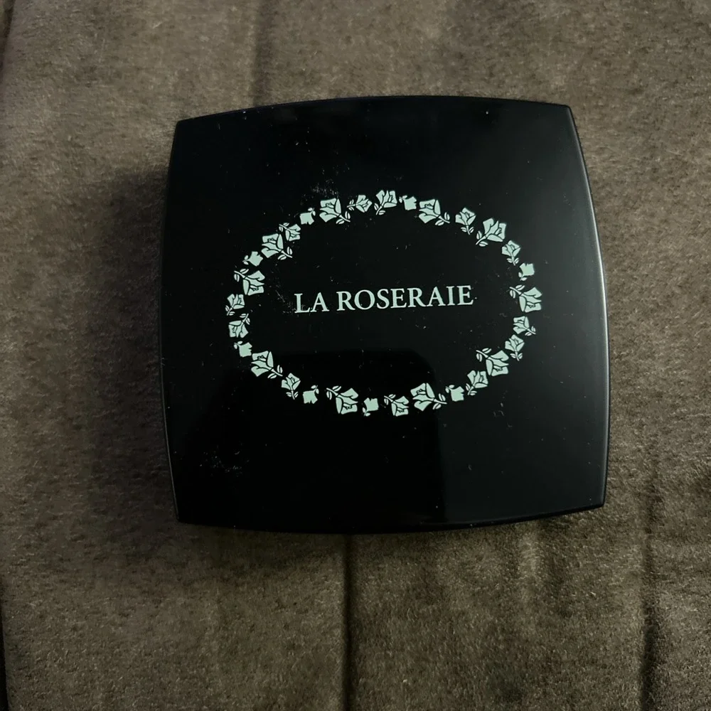 Lancome La Roseraie‎ Illuminating Smooth Powder 001